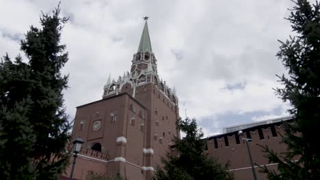 Kremlin-wall-and-Troitskaya-Tower-low-angle-view-from-Alexander-Garden-Moscow