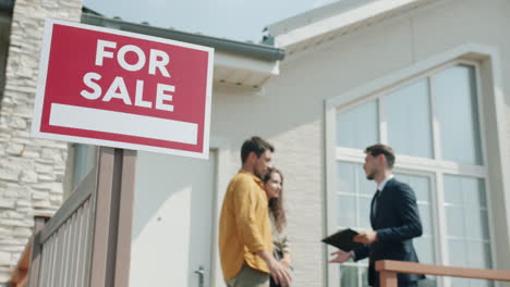 potential home buyer and realtor discussion