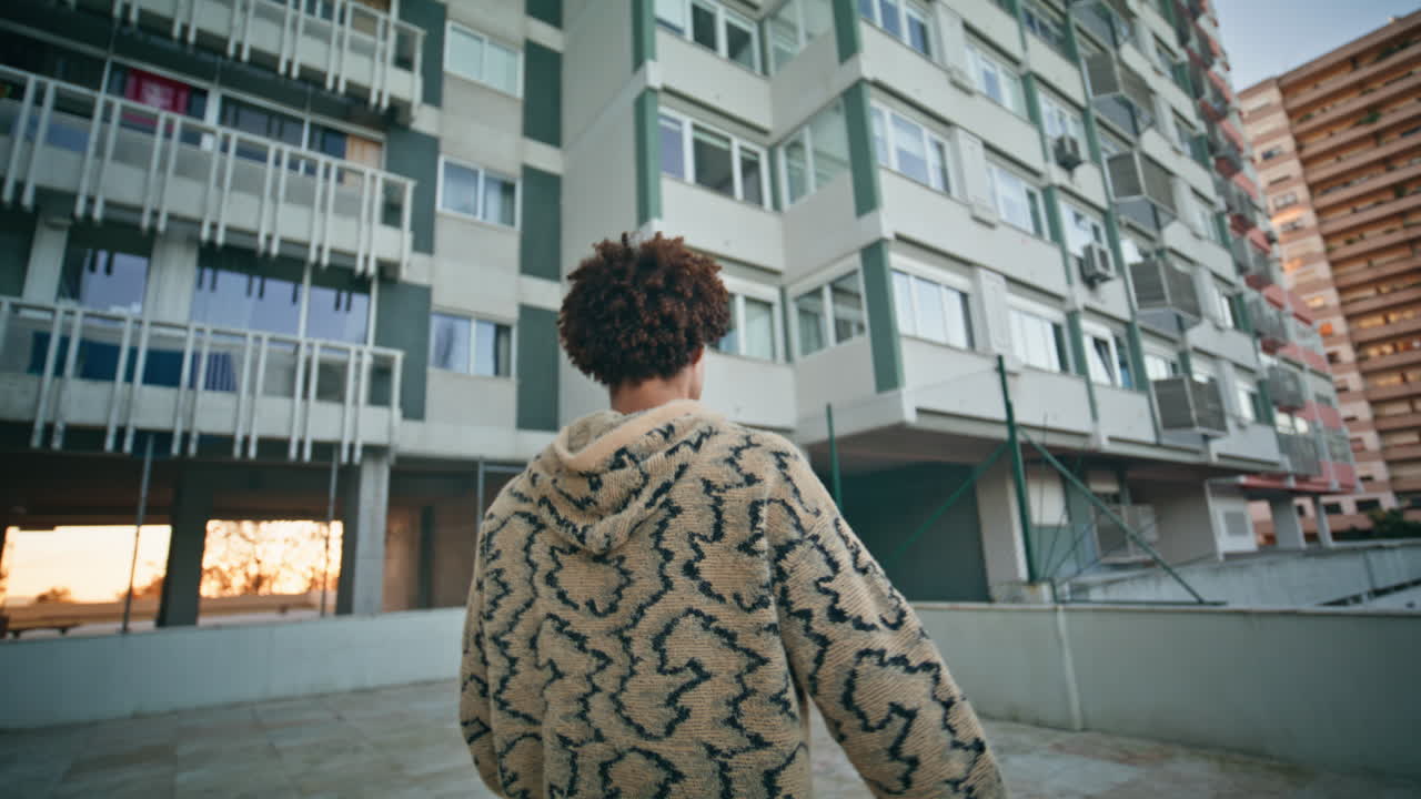 도시 탐험가, 는 도시, 모험적인 느낌, 근접 뒷면, 라틴계 남자