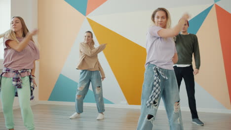 clase de baile en grupo