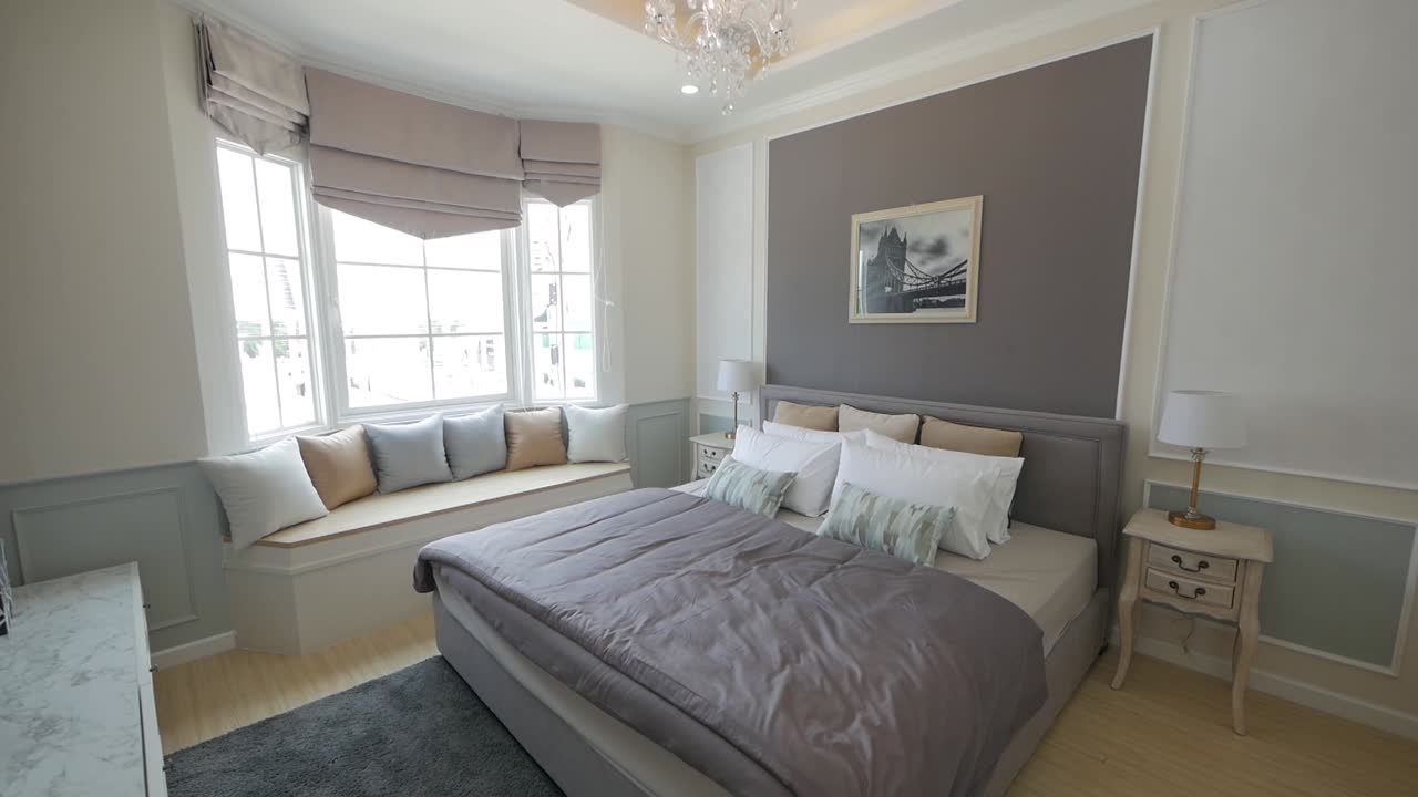 idea de decoración de dormitorio principal elegante y funcional