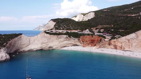 playa de porto katsiki y acantilado blanco en la isla de lefkada, grecia - antena