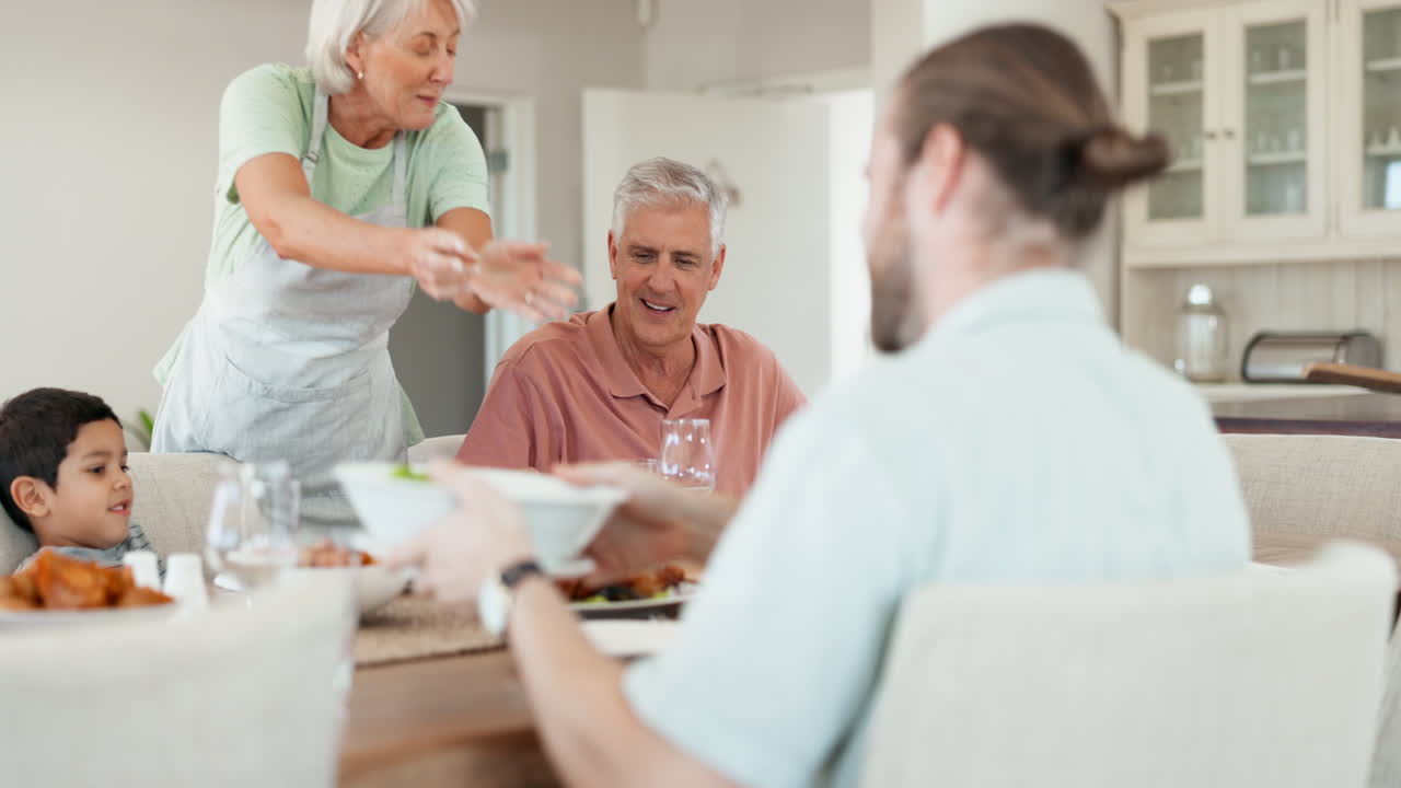 가정 음식,  ⁇ 고기, 행복한 가족 점심