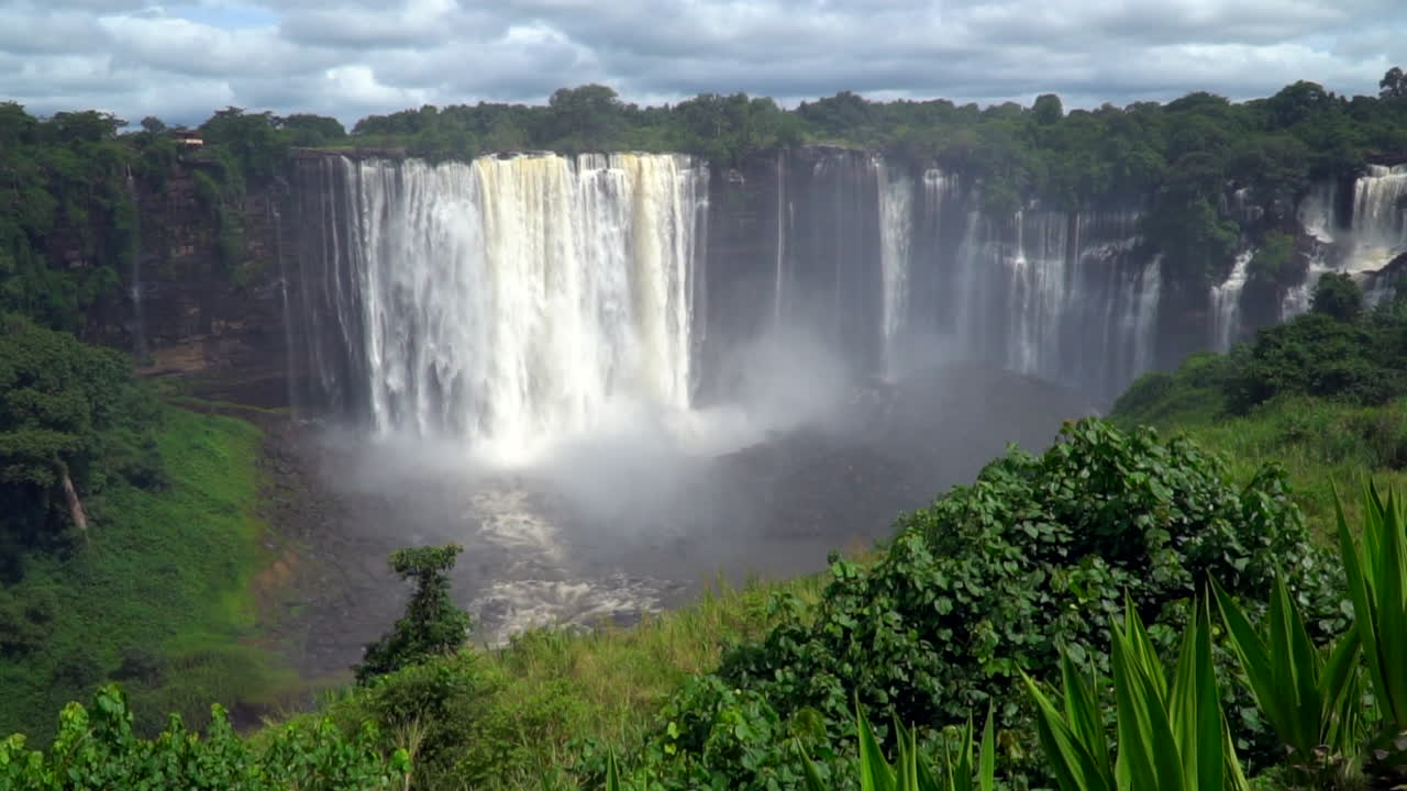 la famosa cascada de kalandula en angola en cámara lenta