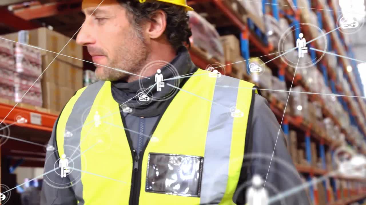 animación de redes de conexiones con iconos sobre el hombre que trabaja en el almacén