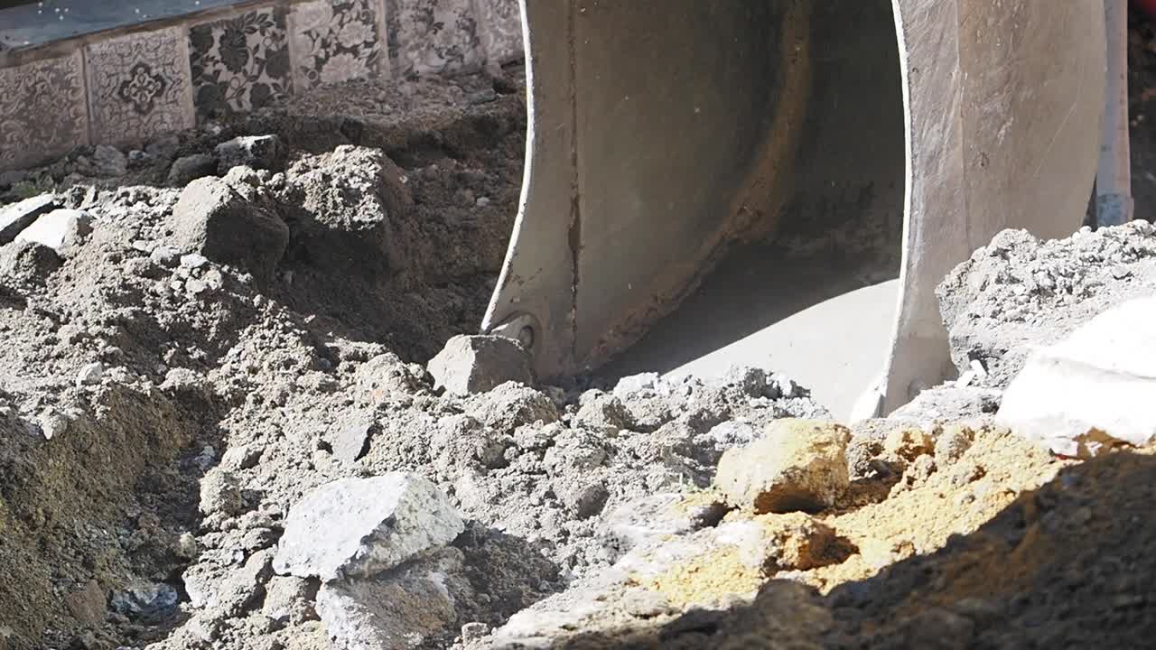 descarga de escombros en las excavadoras