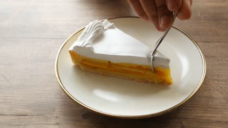 Medio-Comido-Un-Trozo-De-Tarta-De-Queso