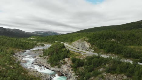 Hermoso-Río-Salvaje-Llamado-Otta-En-Noruega