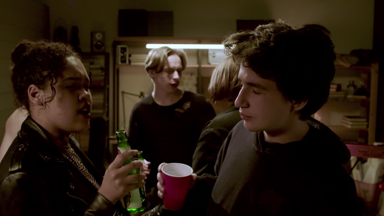 grupo musical en un estudio