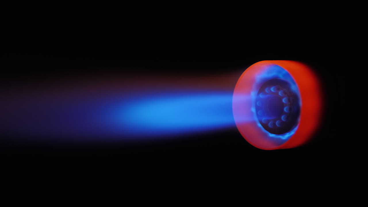 пламя портативной газовой горелки