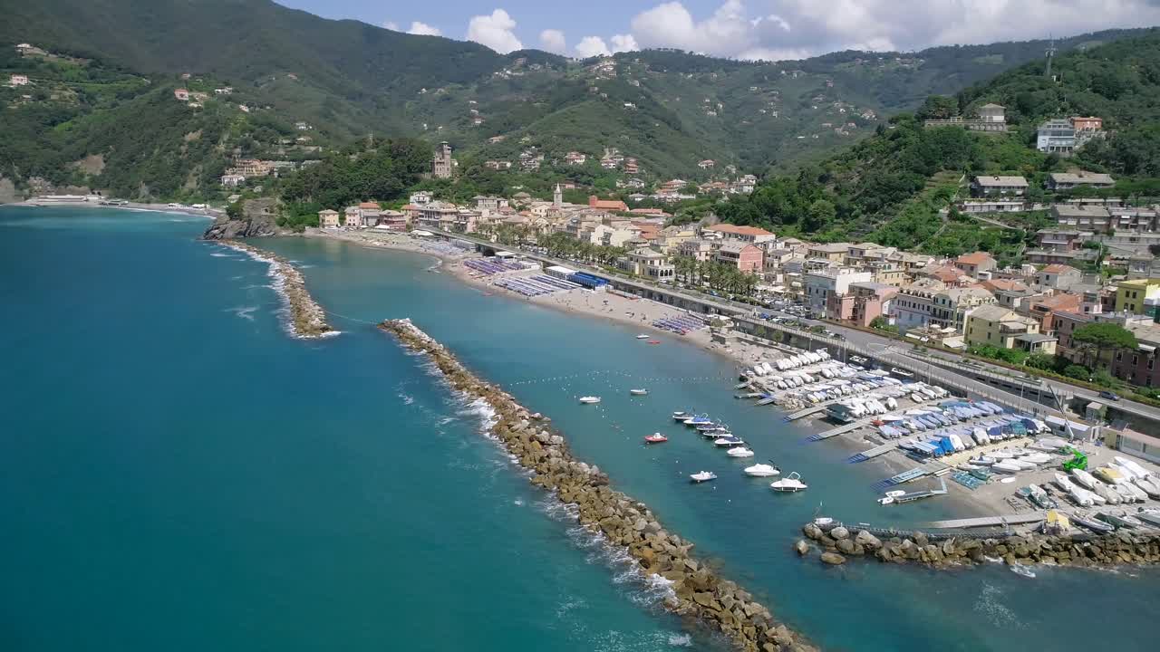 항구 4k에 정박한 보트