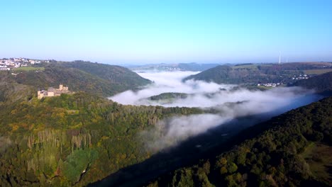 Imágenes-Aéreas-De-Una-Mañana-Nublada-En-El-Campo-De-Luxemburgo