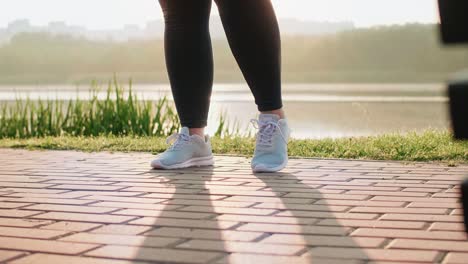 runner warming up before running