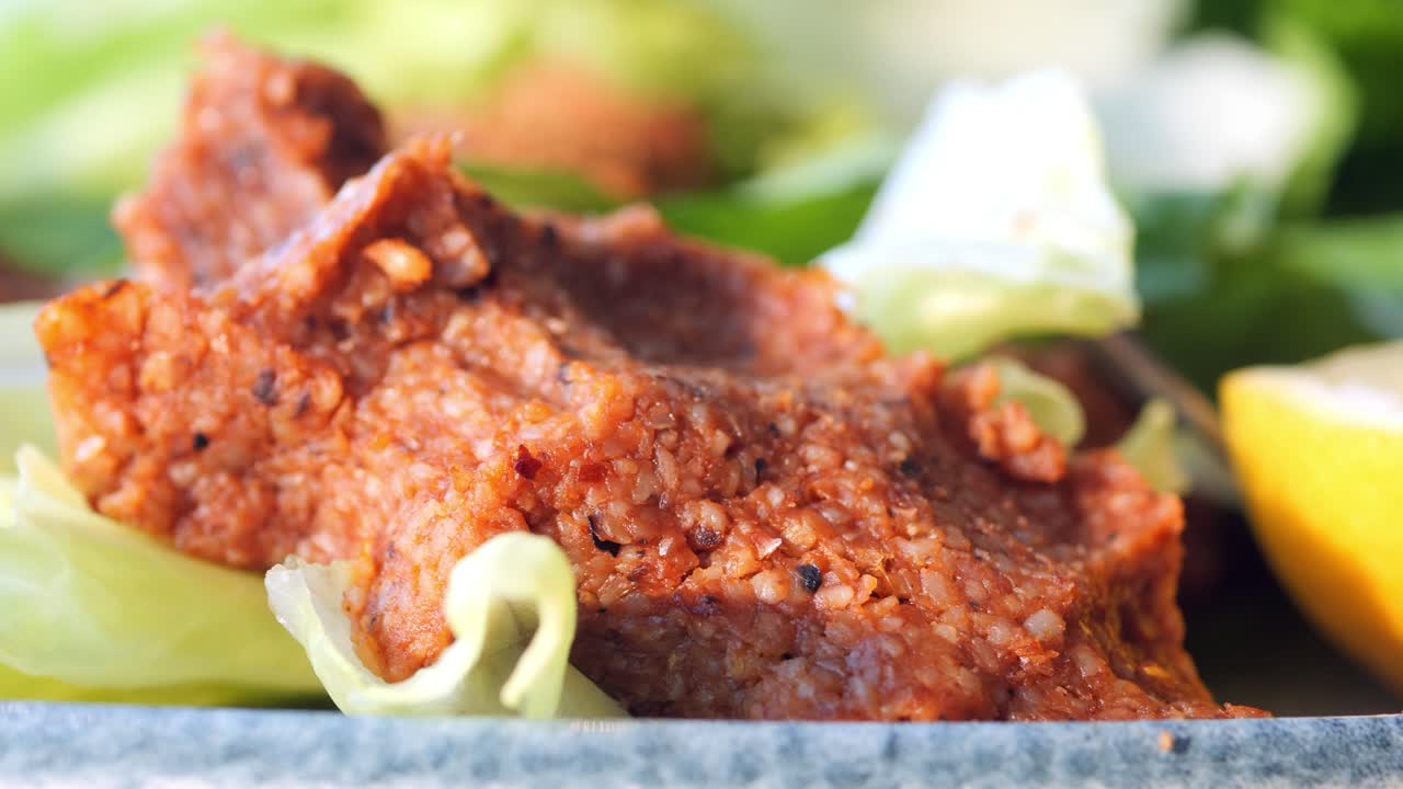 터키 치카크 - 사탕수수 와 레몬 을 은 원시 땅 고기 애피티저