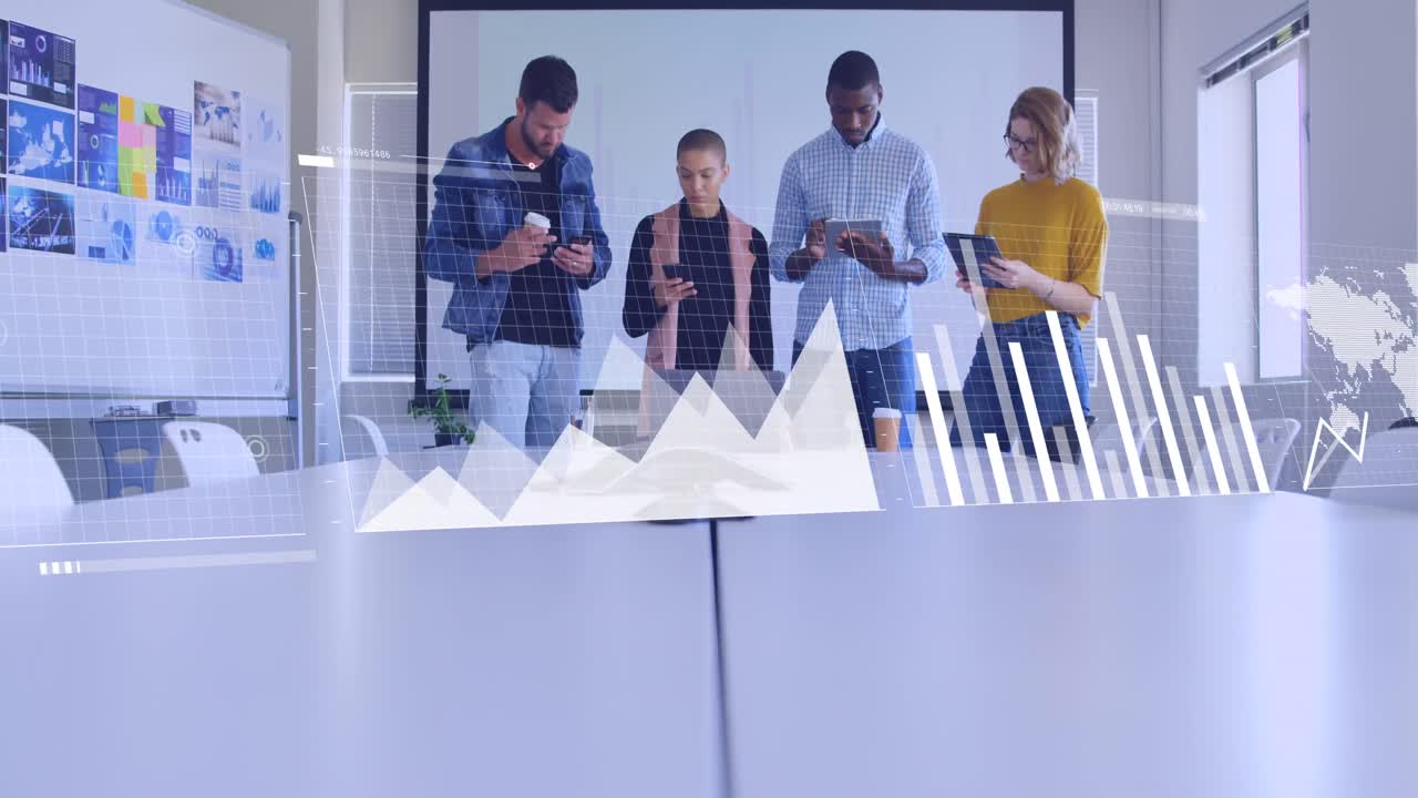 animación del procesamiento de datos en diversos empresarios que utilizan la tecnología