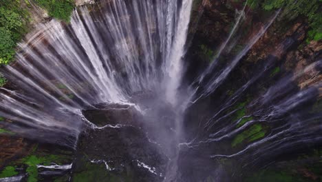 Beautiful-Thousand-Waterfalls-Tumpak-Sewu-seen-from-above,-East-Java
