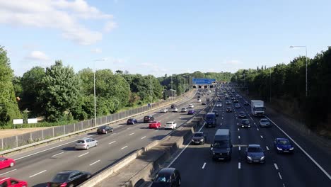 la autopista m25 y el cruce 18, chorleywood, hertfordshire, reino unido