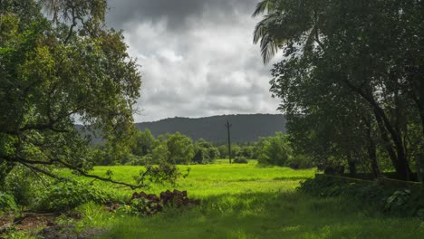 Nubes-En-Movimiento-En-La-Granja-Timelapes-Malvan-India