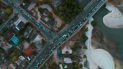 Vista-Aérea-De-La-Hora-Pico-En-El-Puente-Selander,-Dar-Es-Salaam