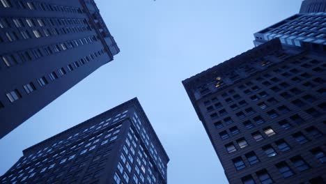 Cool-Ground-Shot-of-Buildings-and-Sky-in-Philadelphia,-PA