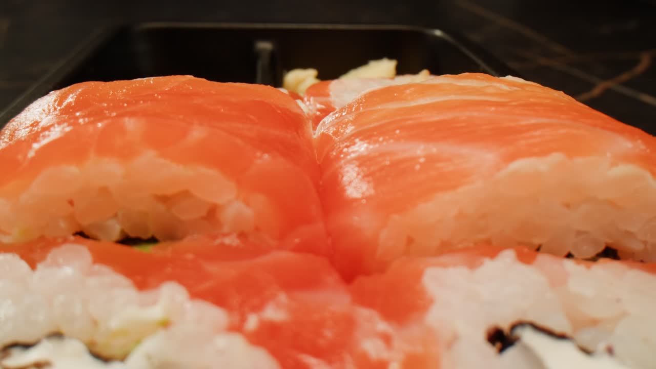 Lachs-Sushi-Rollen