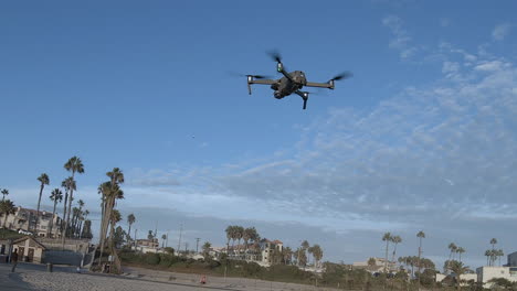 Imágenes-De-Un-Dron-Despegando-Y-Flotando