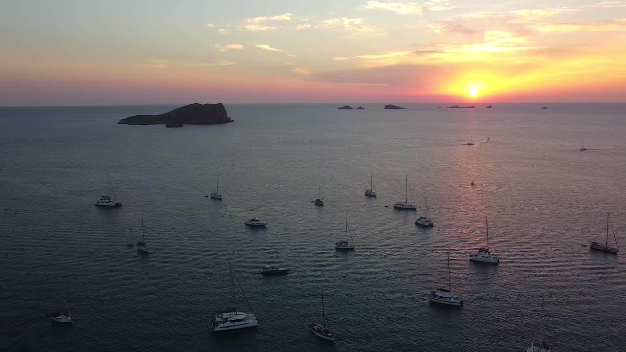 puesta de sol en cala comte, ibiza, españa