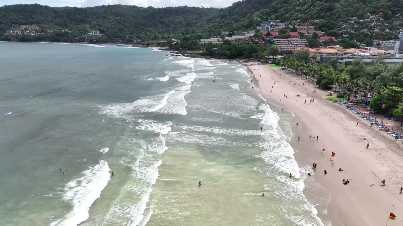 Dronekuva Patong Beachilta Phuketissa, Thaimaassa