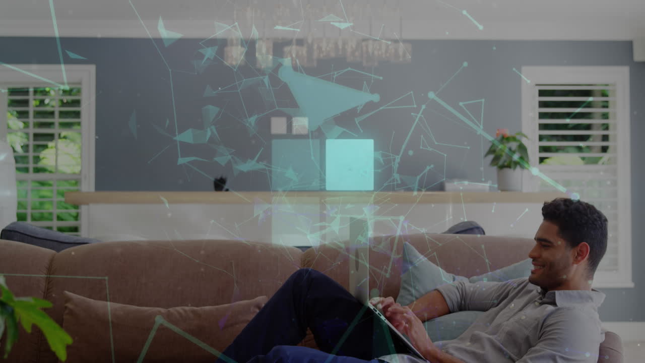 animación de cuadrados y puntos conectados que forman formas geométricas, hombre biracial usando tableta digital
