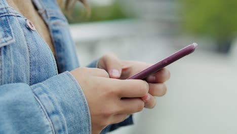 handheld video shows of woman texting on the phone