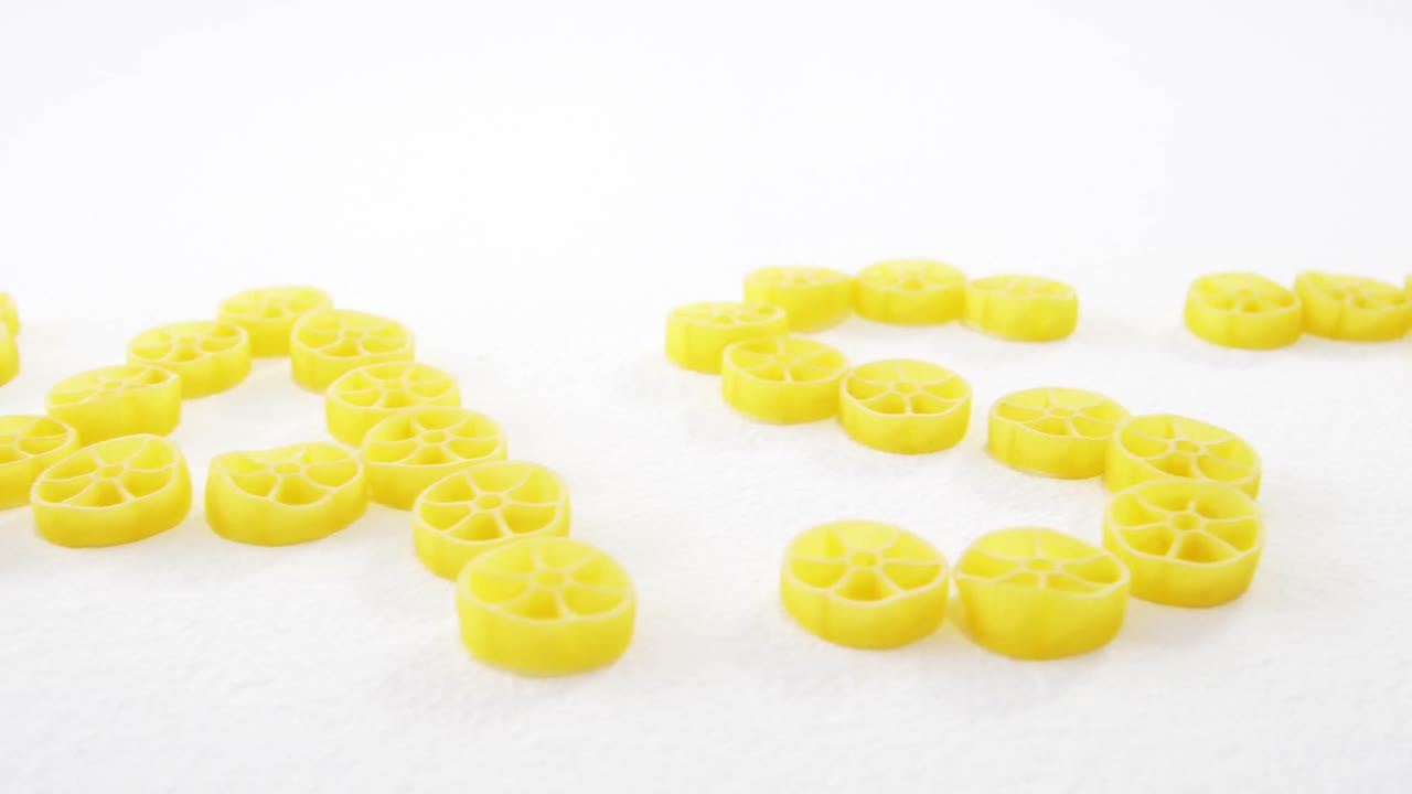 Pasta scritta con pasta a rotelle