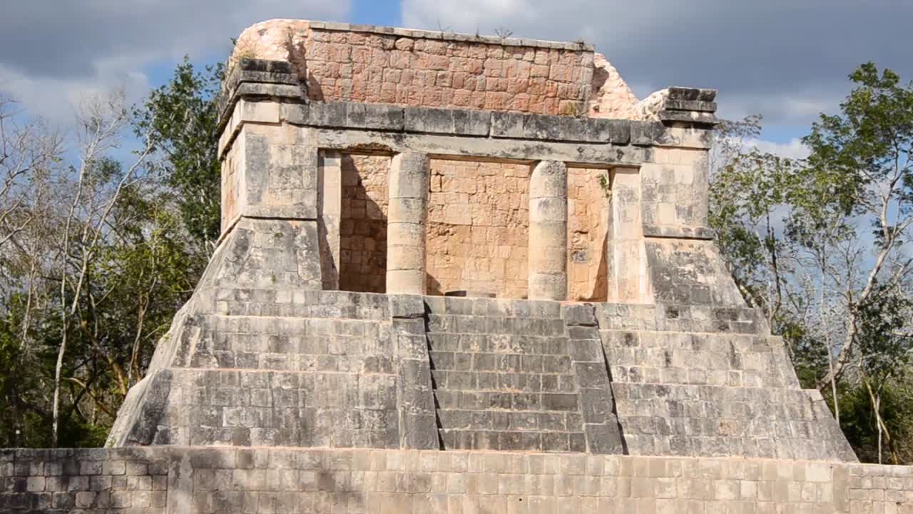 templo del hombre barbudo o templo del norte en la gran cancha de pelota, sitio arqueológico de chichén itzá
