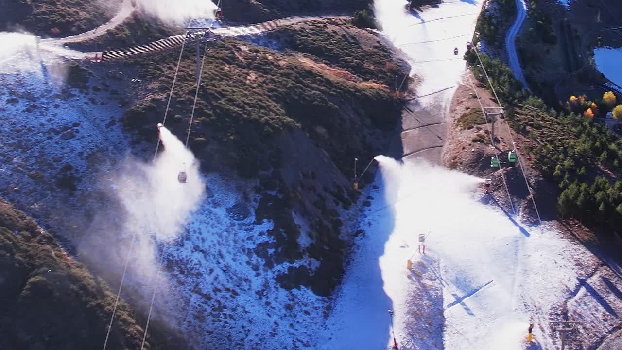 Skilifterne kører i Granada, Spanien i løbet af vintersæsonen
