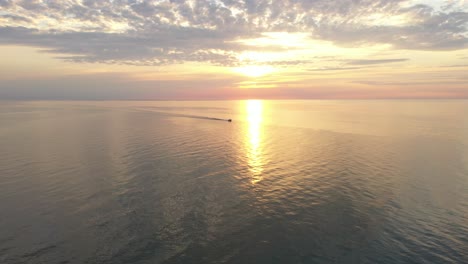 isla de presque puesta de sol puesta de sol aérea barco