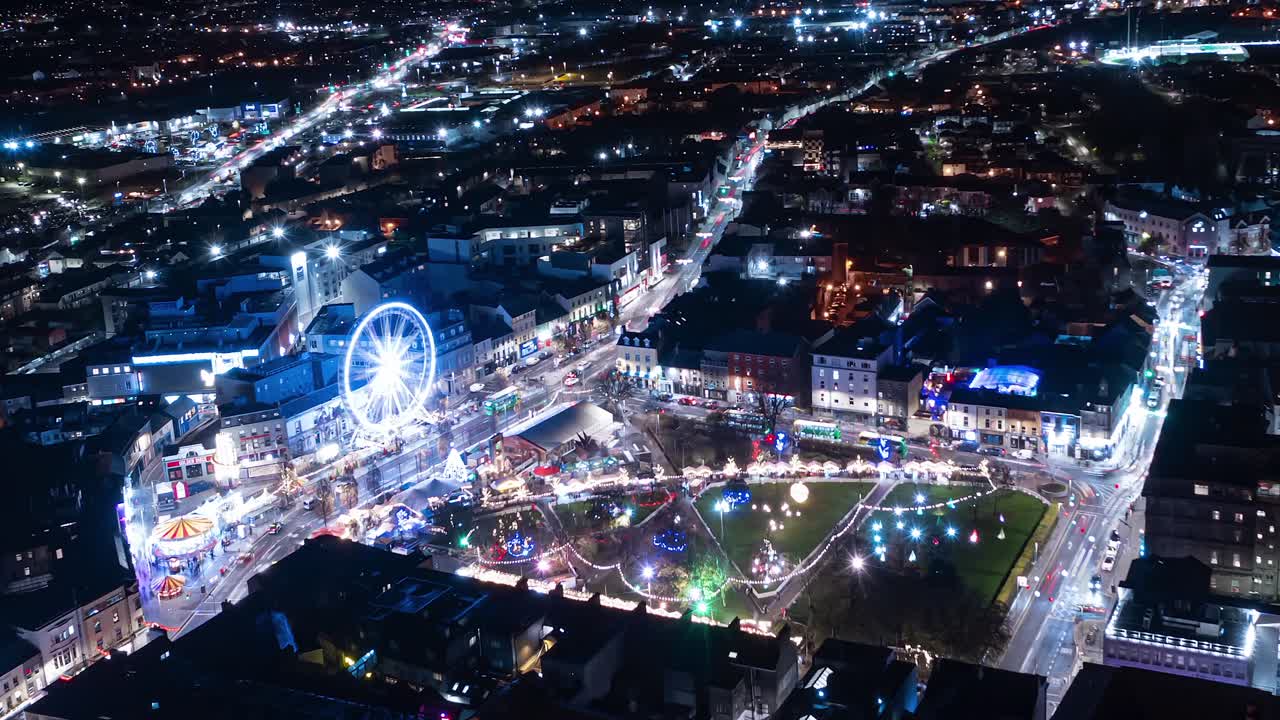 크리스마스와 밤에 eire 광장, 골웨이의 공중 저속 촬영