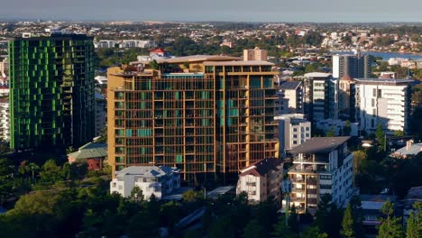 Facade-Exterior-Of-Lume-Apartments-In-25-Shafston-Ave,-Kangaroo-Point,-Queensland,-Australia