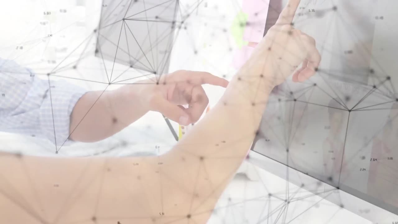 컴퓨터를 사용하여 사무실에서 일하는 동료들에 대한 연결 네트워크의 애니메이션