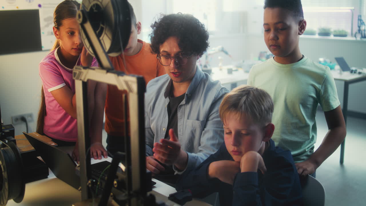 Elementary School Students Learn 3D Printing