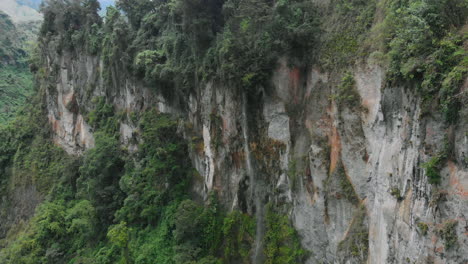 vista aerea de cascada en tolima - colombia