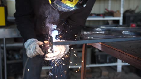 Man-welding-in-his-workshop,-slow-motion.-Location-France