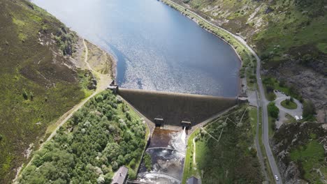 presa de caban coch, punto de vista alto de imágenes aéreas de elan valley gales