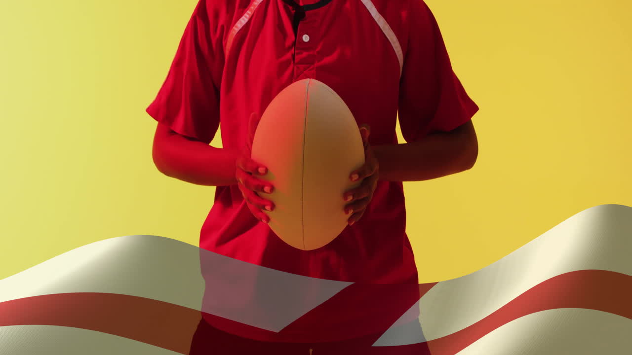 animación de la bandera de inglaterra sobre una jugadora de rugby biracial que sostiene la pelota
