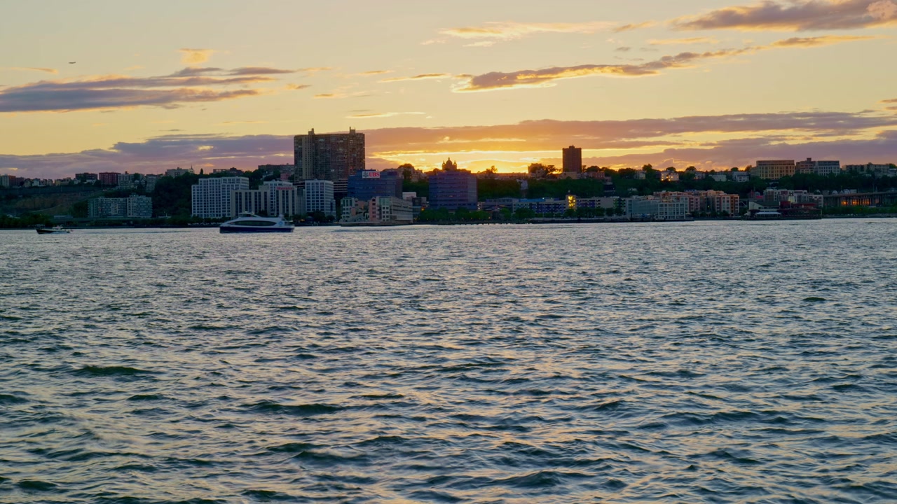 Timlapse of sunset over the Hudson River - NYC