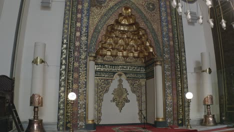 la gran mezquita de bursa o ulu cami es una mezquita en bursa, turquía. construida en el siglo xiv.