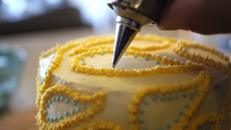 Close-up-cake-being-frosted-with-blue-frosting