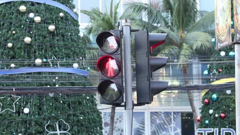 traffic light cycles through signals over time