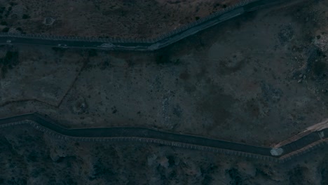 Vista-Superior-Del-Fuerte-Ranikot-En-Sindh-Durante-La-Noche-En-Pakistán