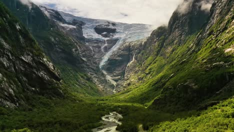 Hermosa-Naturaleza-Noruega-Glaciar-Kjenndalsbreen.