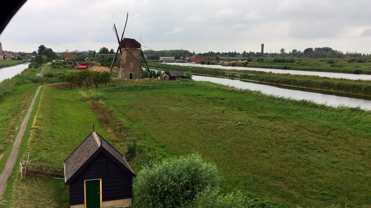 Pale di mulino a vento che girano dall'interno della torre del mulino a vento a Kinderdijk, Amsterdam, Paesi Bassi, Olanda, HD