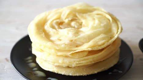 Masa-Roti-Crujiente-Frita-Con-Leche-Condensada-Azucarada